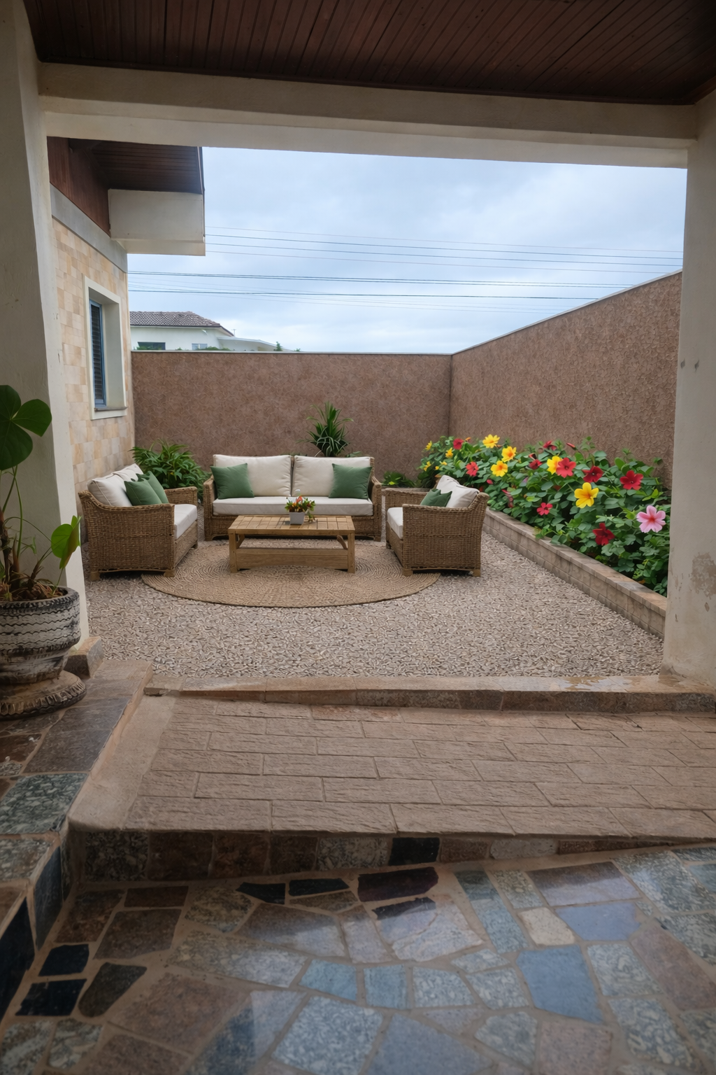 Fachada com muro - casa São Carlos entre universidades